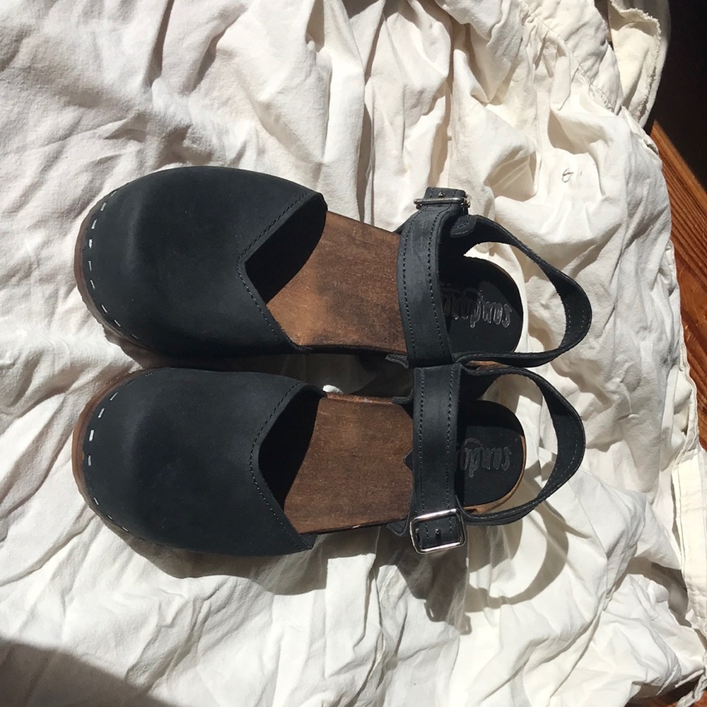 Snadgren’s women’s leather clogs brand new never worn perfect condition.